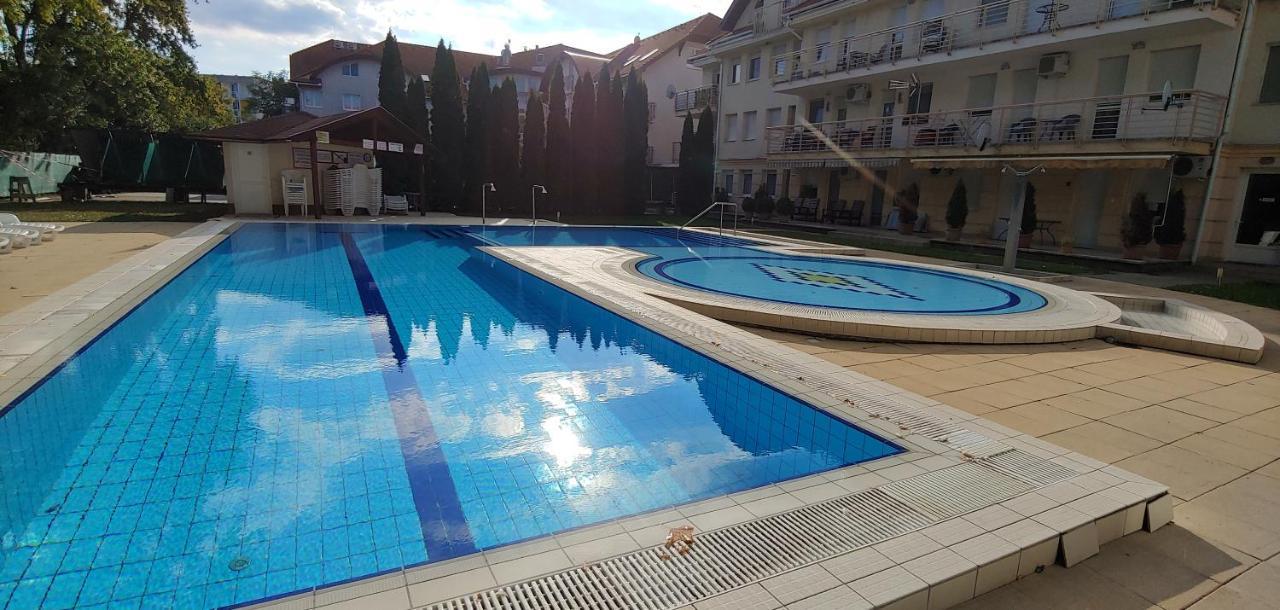 Panorama Lux Wellness Apartman Хайдусобосло Экстерьер фото